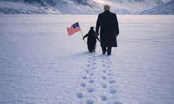 Beyaz Saray, Trump’ı penguenle Grönland yürüyüşüne çıkardı