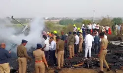 Hindistan'da uçak düştü: Eyalet Başbakan Yardımcısı hayatını kaybetti