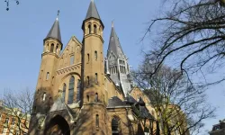 Vondelkerk Kilisesi'nin kulesi çöktü, bölge tahliye edildi!