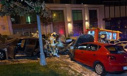 Beşiktaş’ta gece yarısı 4 otomobil alev alev yandı