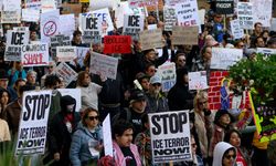 ABD'de ölümlerin ardından binlerce kişi sokağa çıktı