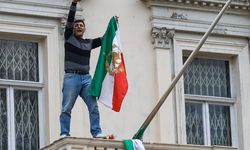 Londra’daki bayrak krizi: İran’dan İngiltere’ye sert tepki