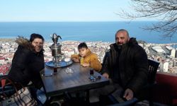 Anne-baba toprağa verildi, 16 yaşındaki çocuk gözyaşlarına boğuldu