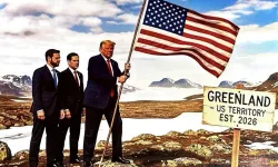 Trump Grönland’a ABD bayrağını dikti