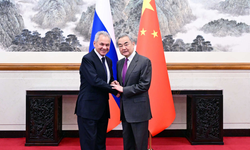 Wang Yi ve Şoygu bir araya geldi: Çok kutuplu dünya mesajı