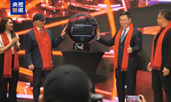 Amerikanın en büyük eğlence kompleksi, Çin Bahar Bayramı için kırmızıya büründü