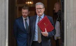 Epstein krizi İngiltere'yi sarstı: Starmer’ın özel kalemi istifa etti