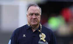 Curaçao'da tarih yazmıştı: Advocaat görevinden istifa etti!