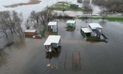 Bursa'da göl taştı: Evler suda yüzmeye başladı!