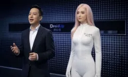 Çin'de tanıtılan Moya, insana en yakın robotlardan biri oldu