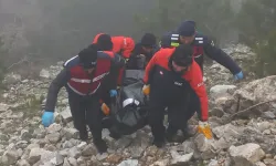 Define ararken dinamit patlamasında ölen kişiyi uçurumdan attılar