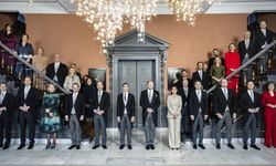 Hollanda'da yeni hükümet göreve başladı