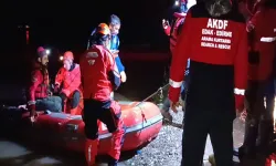 Valiliğin "tehlike yok" dediği Meriç Nehri taştı: 2 işçi mahsur kaldı