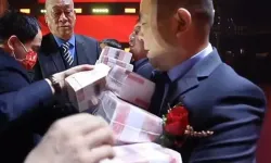 Henan Kuangshan Vinç Şirketi 2025 yıl sonu toplantısında toplam 1,8 Milyar Yuan yıl sonu ikramiyesi dağıtıldı!