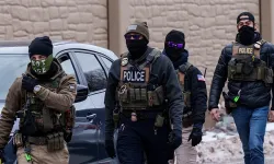 Trump'tan yeni ICE hamlesi: Geniş gözaltı yetkileri verildi!