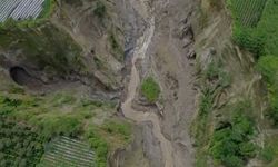 Endonezya’da dev obruk: “Kırmızı alan” ilan edildi