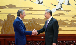 Wang Yi, UAEA Başkanı Grossi ile görüştü