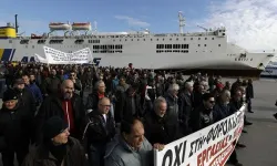 Yunan denizcilerden ABD-İsrail saldırısına grevli tepki: Savaşa ortak olmayın!