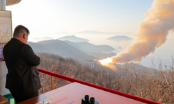 Kim Yong-un, füze motoru testini denetledi