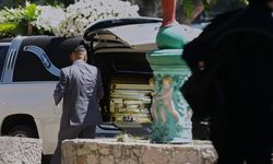 Meksika kartel lideri El Mencho’nun cenazesi altın tabutta taşındı