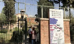 Tahran’da eski ABD büyükelçiliği vuruldu!