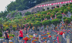 Çin’de Qingming Festivali: Kahramanlar ülke genelinde anıldı