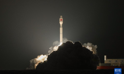 Çin, uydu internet teknolojisi için yeni uydu fırlattı