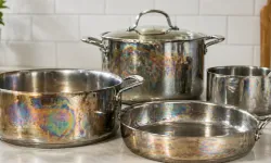 Çelik tencerede gökkuşağı lekeleri neden olur? Çözümü ne?