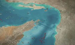 İran tankeri, ablukaya rağmen Hürmüz Boğazı'nı aştı!