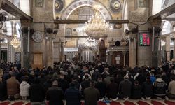 Mescid-i Aksa’da 5 hafta sonra ilk cuma: Filistinliler akın etti