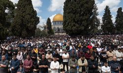 Mescid-i Aksa’da 5 hafta sonra ilk cuma: Filistinliler akın etti