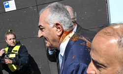 İşgal destekçisi Pehlevi'ye Berlin'de boyalı protesto: Üzerine sıvı atıldı!