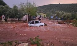 Adana'da sel felaketi: Araçlar mahsur kaldı, 1 kişi kayıp!