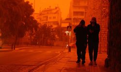 Yunanistan'da alarm: Girit kırmızıya büründü