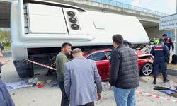 Bartın’da feci kaza: Öğrenci dolu otobüs otomobilin üzerine devrildi