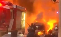 Beyoğlu'nda park edilen araç, alev alev yandı: "Kimseyle husumetim yok"
