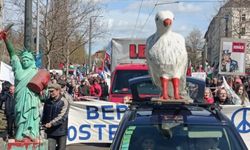 "Geleceğimizi savaşlara teslim etmeyeceğiz"