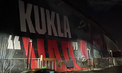 Beşiktaş’tan MHK’ye tepki büyüyor: “Kukla VAR” pankartı asıldı