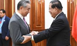 Wang Yi, Kamboçya Senato Başkanı Hun Sen ile görüştü