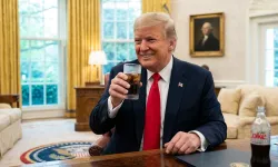 Trump kola içmeye 'bilimsel' kılıf buldu: Kanser hücrelerini öldürüyor