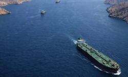İran: Askeri gemilerin geçiş girişimine sert karşılık verilecek