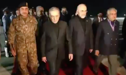 İran heyeti İslamabad’da: Kalibaf ve Erakçi çiçeklerle karşılandı