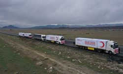 Türkiye'den İran'a yardım: 4 Kızılay tırı sınırı geçti