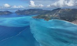 Ölüdeniz'in rengi sağanak sonrası turkuaza döndü