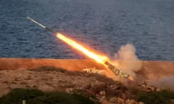 İran, İsrail'deki petrokimya tesisleri ile ABD askeri karargahları hedef aldı