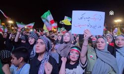 İran halkı sokakları terk etmiyor: Binlerce kişi meydanlarda toplandı