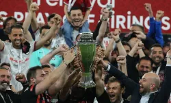 Avrupa şampiyonu olan Olympiakos, kupasını aldı