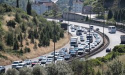 Tatilciler dönüyor: Trafik yoğunlaşmaya başladı