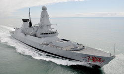 İngiliz muhribi HMS Dragon Hürmüz yolunda