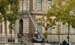 Louvre Müzesi'ndeki soygun film oluyor!